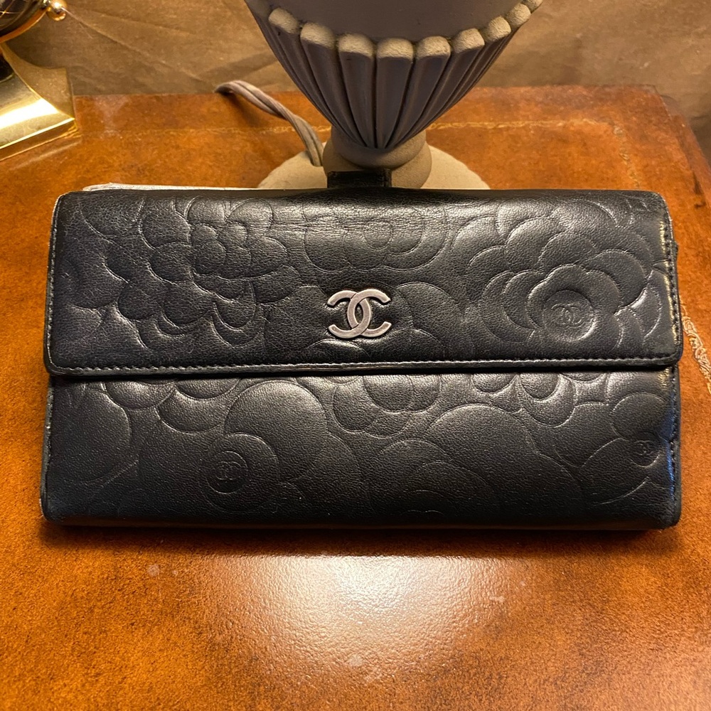 Chanel authentic vintage blk camellia long wallet with COA